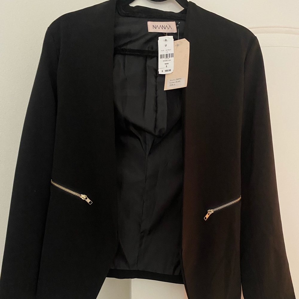 black blazer from LF with two zippers in the front, size small